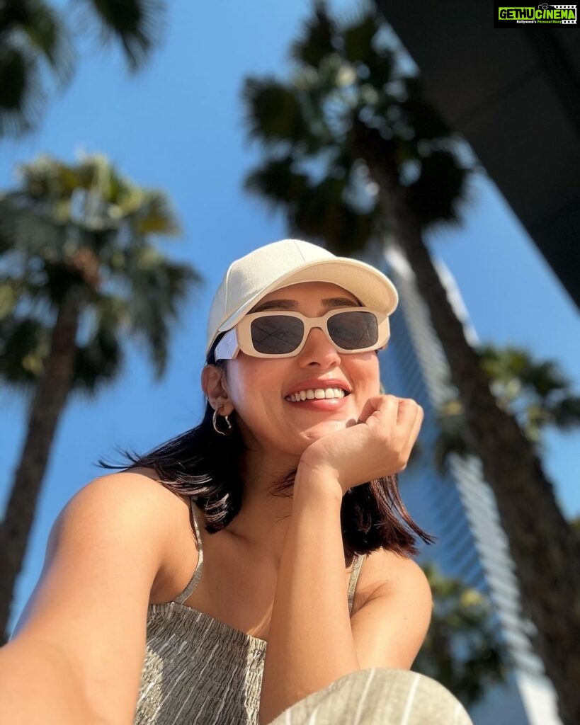 Mimi Chakraborty Instagram - Just🌟 a fan of blue sky nd sunshine ☀️