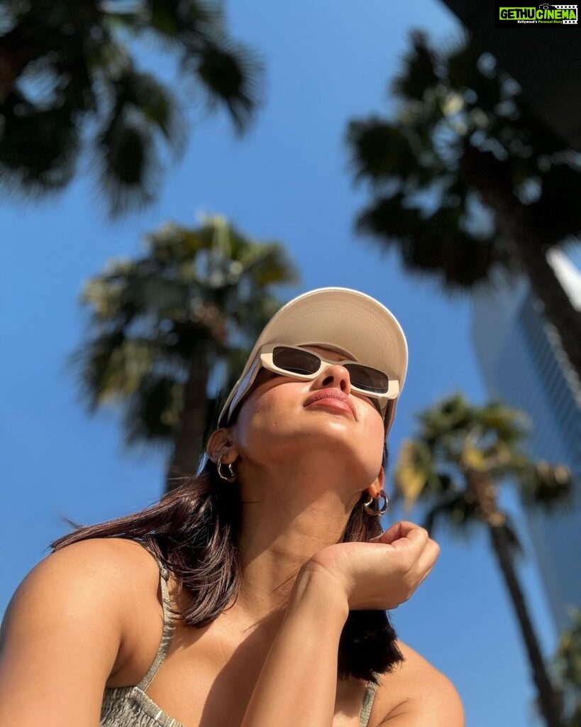 Mimi Chakraborty Instagram - Just🌟 a fan of blue sky nd sunshine ☀️