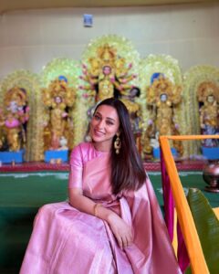 Mimi Chakraborty Instagram - সবাইকে পুজোর অনেক শুভেচ্ছা সবার পুজো খুব ভালো ও আনন্দে কাটুক। শুভ ষষ্ঠী 🙏🏻❤️ #durgapuja2023 #durgapuja