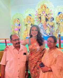 Mimi Chakraborty Instagram - অপেক্ষা শেষ মা এল আমার বাড়ি ।

শুভ শারদীয়া🙏