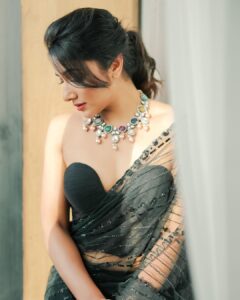 Mirna Menon Instagram - Saree : @bespoke.dhishya 
Blouse : @archana.karthick 
PC : @sk_abhijith 
MUA : @laxmi_saneesh 
Jewellery : @mspinkpantherjewel 
Location : @holidayinn_cochin