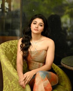 Mirna Menon Instagram - ✨

Mua : @laxmi_saneesh 
PC : @_shutter__bug 
Location : @holidayinn_cochin