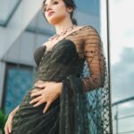 Mirna Menon Instagram - Saree : @bespoke.dhishya Blouse : @archana.karthick PC : @sk_abhijith MUA : @laxmi_saneesh Jewellery : @mspinkpantherjewel Location : @holidayinn_cochin