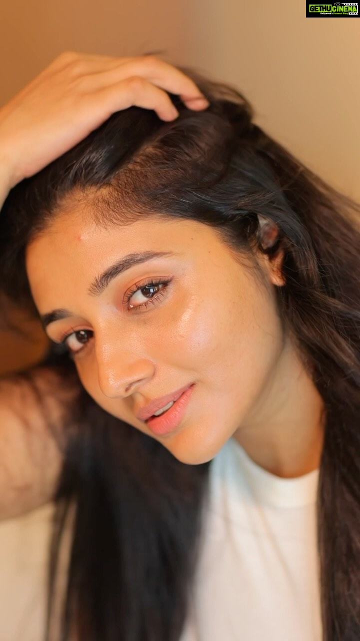Mirna Menon Instagram - Revive Your Skin with the “Simple Refreshing Facial Gel Wash”, to experience a fresh, clean, and naturally vibrant look. This 100% soap-free face wash removes dirt, oil, and impurities, leaving skin feeling clean and revived. It’s kind to even the most sensitive skin. 🍃 #SkinSimplified #SimpleSkincareIndia #CleanAndRefreshed #SkinSoothing #SkinCareEssentials #GentleCleansing #FreshFace #ad