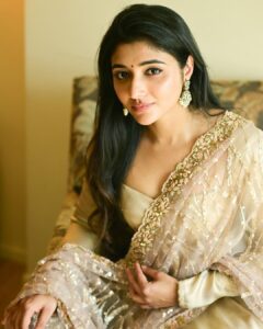 Mirna Menon Instagram - 🤍

Costume : @thorkal_couture_official 
PC : @portraitsby.pb 
MUA : @priya_durai_makeoverartistry