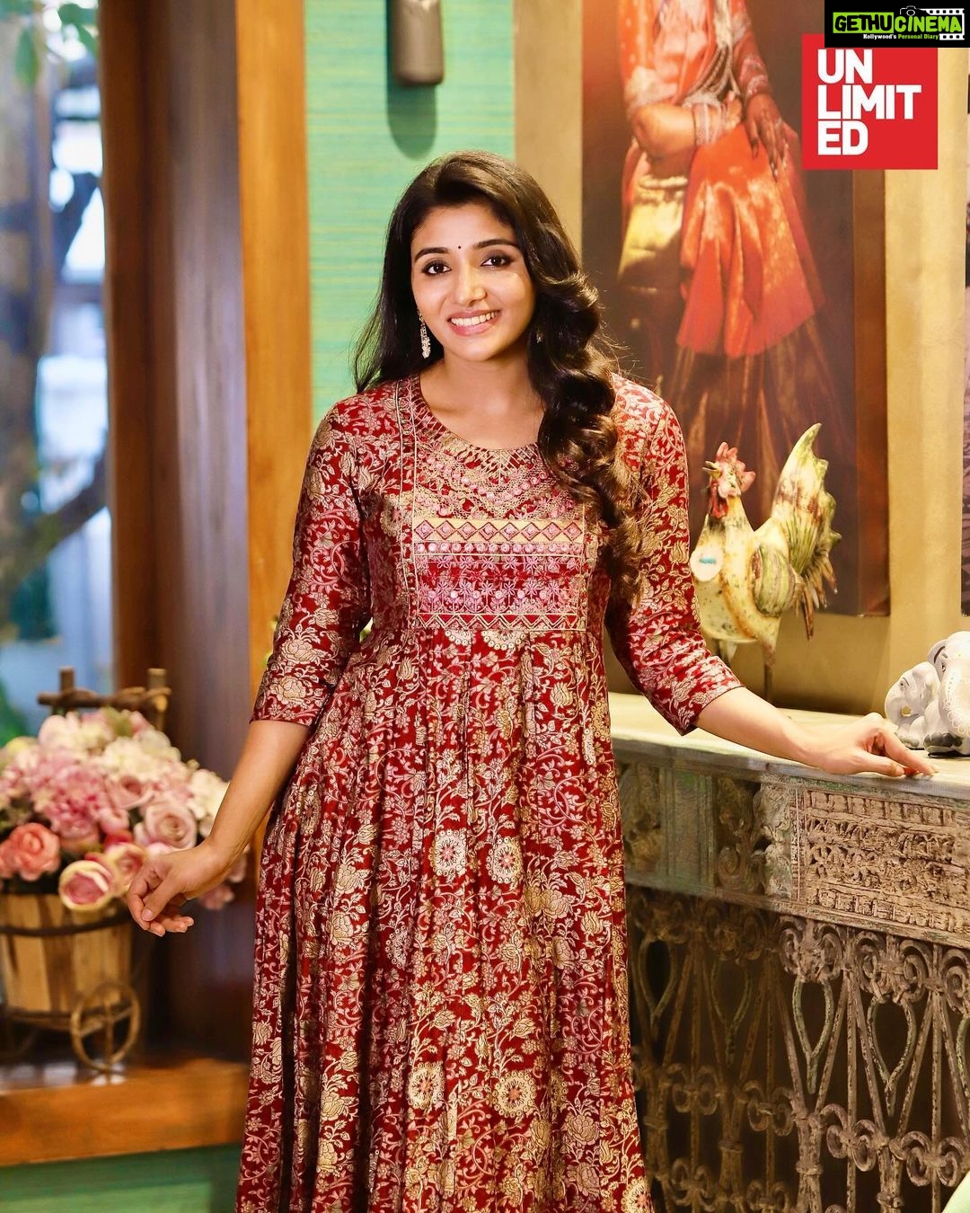 Mirna Menon Instagram - Light up your celebrations with the Unlimited looks!πͺβ¨ Join the festivities in the latest festive collection at your nearest Unlimited store with me!ποΈ @unlimitedstores #Fashion #WesternWear #EthnicWear #Dhanteras #DiwaliFashion #DhanterasFashion #WomensFashion #WomensWear #VmartFashion #LatestCollection