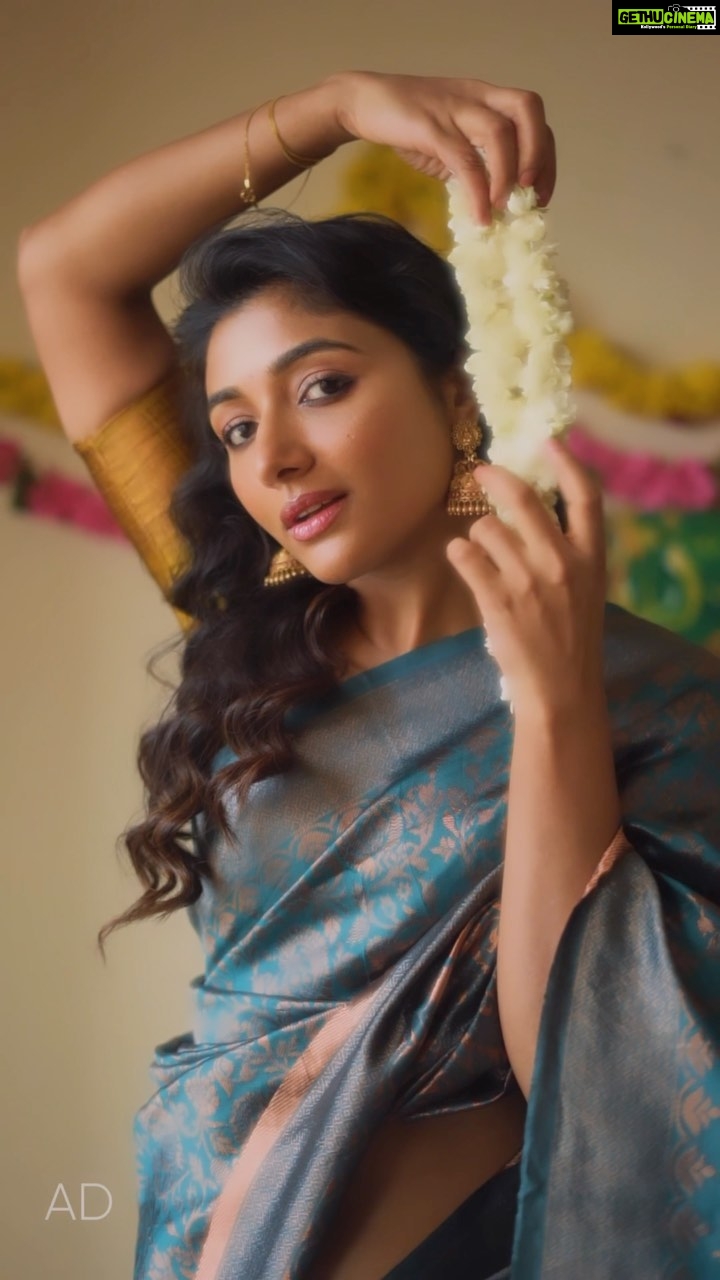 Mirna Menon Instagram - 🌸// Celebrating a festival day in style! As we immerse ourselves in the joyful atmosphere of festivities, it’s important to remember to stay fresh and confident throughout the day! 💃✨ That’s why I always rely on my trusted hygiene routine with Rexona Roll On, ensuring that I feel my best from morning till night while keeping my outfits as good as new for future special occasions. 💁👗 Whether it’s dancing to the beats of traditional music, savoring delicious delicacies, or bonding with loved ones, I don’t want anything to hold me back from fully enjoying these precious moments. So, if you want to embrace the festival vibes while feeling your absolute best, join me in incorporating Rexona Roll On into your daily hygiene routine! Try it out and experience the difference it can make in keeping you fresh and preserving your favorite festival outfits for future celebrations. ✨🌈 @rexona.in #AD #RexonaIndia #RexonaRollOn #ShowerFreshAllDay #72HourProtection #tistmedia