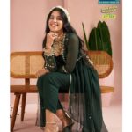 Mirnalini Ravi Instagram – The Big Billion Days are coming soon. Sale prices are already live. Shop sarees, kurtas, sets and more only on Flipkart Fashion. Starting at Rs. 149/-

#FlipkartBigBillionDays #SalePriceLive #flipkartfashion #NaamhiKaafiHai @flipkartlifestyle @flipkart @divastri_ethnicwear