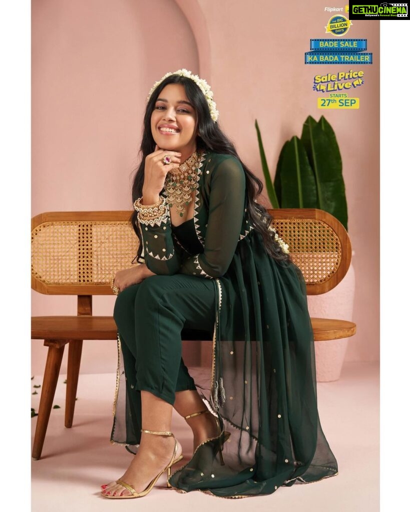 Mirnalini Ravi Instagram - The Big Billion Days are coming soon. Sale prices are already live. Shop sarees, kurtas, sets and more only on Flipkart Fashion. Starting at Rs. 149/- #FlipkartBigBillionDays #SalePriceLive #flipkartfashion #NaamhiKaafiHai @flipkartlifestyle @flipkart @divastri_ethnicwear