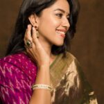 Mirnalini Ravi Instagram - In my Element 🧞‍♀️ Styling - @rashmi_angara Saree - @taneira_sarees Jewellery - @shopriyaaofficial @mangatraijewels Photographer - @_anupphotography