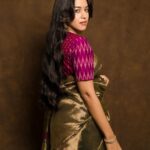 Mirnalini Ravi Instagram - In my Element 🧞‍♀️ Styling - @rashmi_angara Saree - @taneira_sarees Jewellery - @shopriyaaofficial @mangatraijewels Photographer - @_anupphotography