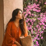 Mitali Mayekar Instagram - You glow differently, when your heart is happy.🌸 . . 📸 @sidchandekar Alcázar de Sevilla