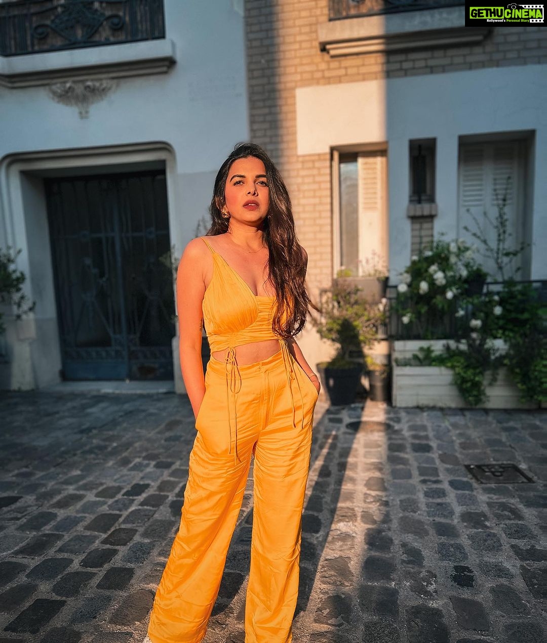 Mitali Mayekar Instagram - Sunshine in my pocket.🌻 . . 📸 @sidchandekar Styled by @shivanipatil_ Outfit @miestetica.in #france #paris #dreamdestination #bonjour #tinypanda #travelbug #vacayvibes #traveller Montmartre