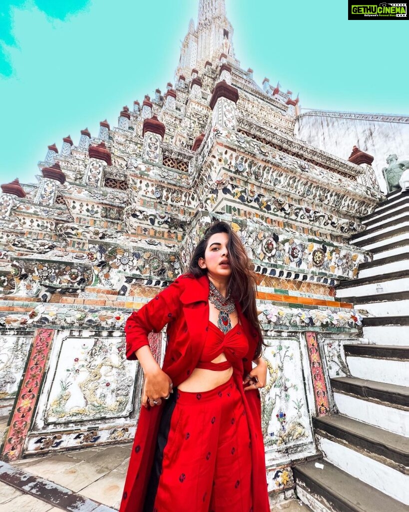 Mitali Mayekar Instagram - Crimson curse.❤️‍🔥 . . . . 📸 @kat.kristian ♥️ Styled by @shivanipatil_ 🌸 Outfit @aaprolabel @gateway.pr @goldcoastfilmsofficial #candyland #pattaya #pattayathailand #explore #goldcoastfilms #goldcoastfilmsofficial #thailand #travellersoul Wat Arun (Temple Of Dawn), Bangkok