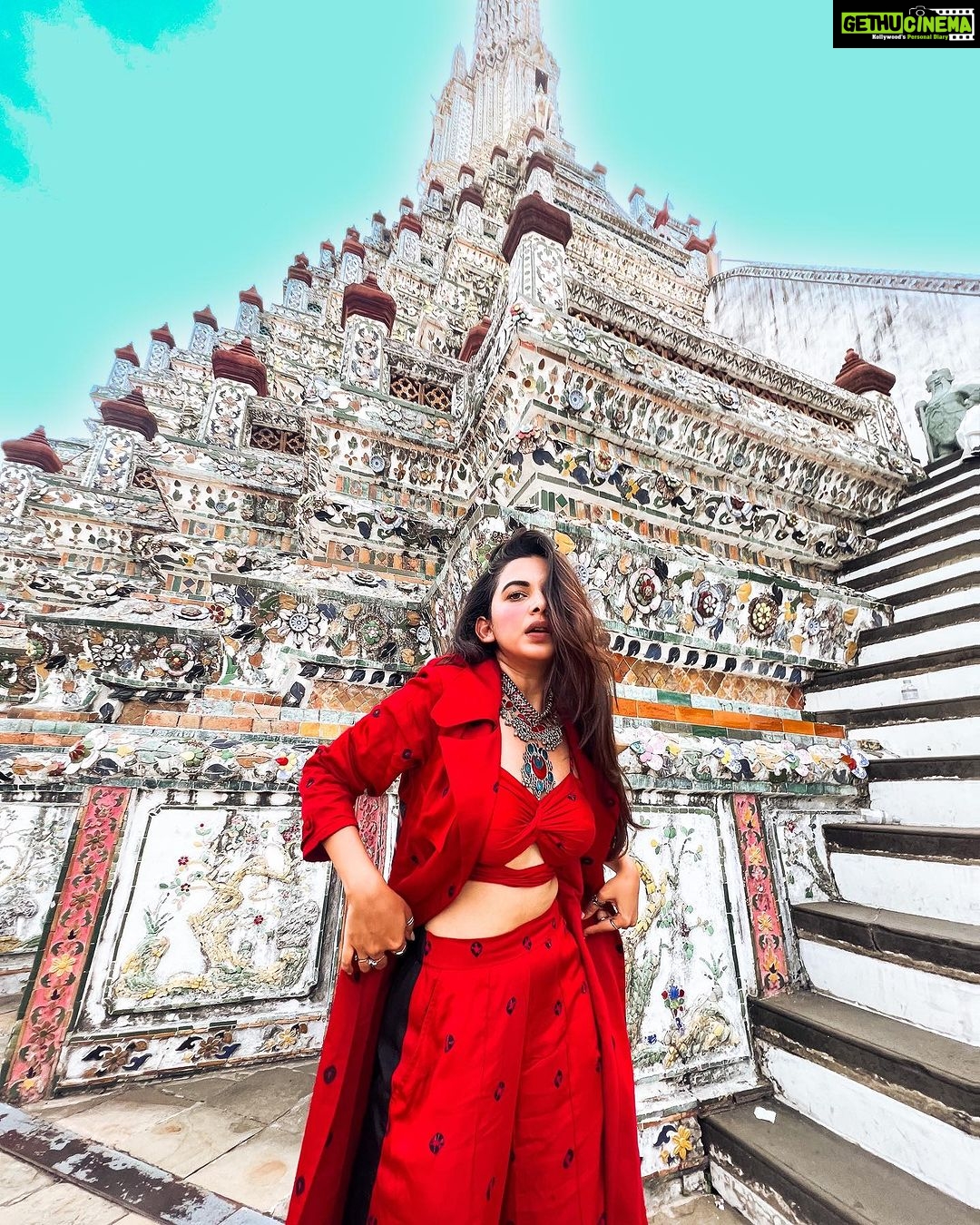 Mitali Mayekar Instagram - Crimson curse.❤️🔥 . . . . 📸 @kat.kristian ♥️ Styled by @shivanipatil_ 🌸 Outfit @aaprolabel @gateway.pr @goldcoastfilmsofficial #candyland #pattaya #pattayathailand #explore #goldcoastfilms #goldcoastfilmsofficial #thailand #travellersoul Wat Arun (Temple Of Dawn), Bangkok