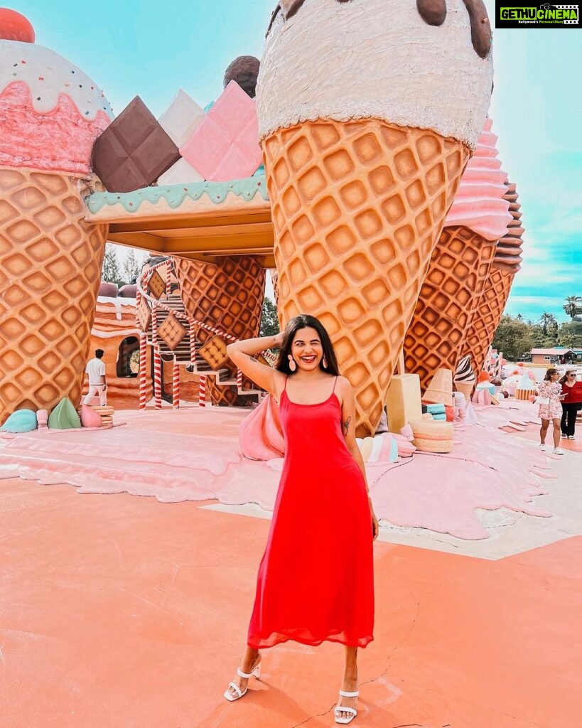 Mitali Mayekar Instagram - (Eye)candy!🍭 . 📸 @kat.kristian ♥️ Styled by @shivanipatil_ 🌸 Outfit @aaprolabel @gateway.pr @goldcoastfilmsofficial #candyland #pattaya #pattayathailand #explore #goldcoastfilms #goldcoastfilmsofficial #thailand #travellersoul Great&Grand Sweet Destination