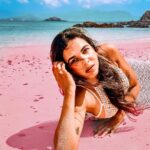 Mitali Mayekar Instagram - Anything is possible with sunshine and a little pink.💕 . . #pinkbeach #pinksand #bali #beachvibes #travel #travelbug Pink Beach
