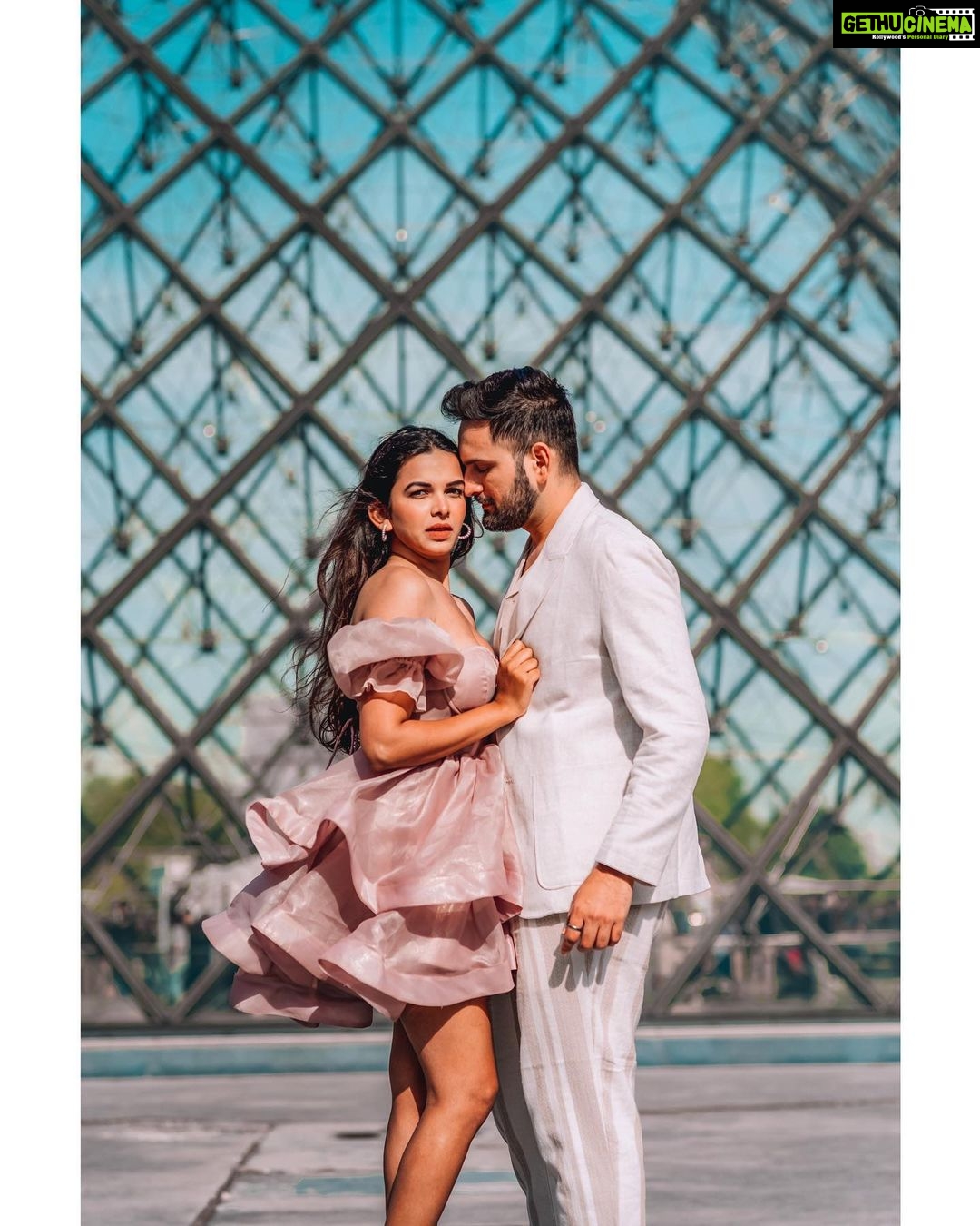 Mitali Mayekar Instagram - High above the whole scene.🚀🔥 . . 📸 @themoment.pg Styled by- @shivanipatil_ Mitali’s Outfit- @leaclothingco Siddharth’s Outfit- @zara #paris #france #eiffeltower #dreamcometrue #tinypanda #vacayvibes #travelbug #tinypandainparis #explore #travelcouple #travelersoul #goodvibes #coupletravel #couplesthattravel #couplegoals #wanderlust #traveladdict #nature #couple #travelling #explore #travellers #travelwithme #globetrotters #travelcouplelife #creativetravelcouples #creativetravelcouple #earthcouples #earthcouple Louvre Museum Paris