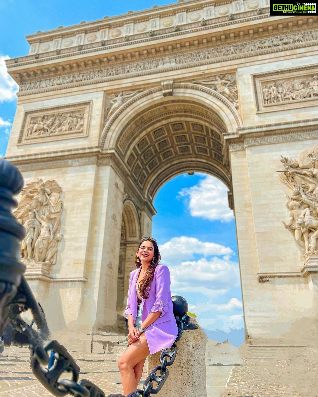 Mitali Mayekar Instagram - Gateway of India in Paris.🤪🤭 📸 @sidchandekar #paris #arcdetriomphe #europe #tinypanda #tinypandainparis #vacaymode #explore #goodvibes #wanderlust #travelcouple #travellersoul Arc De Triomphe - Paris, France