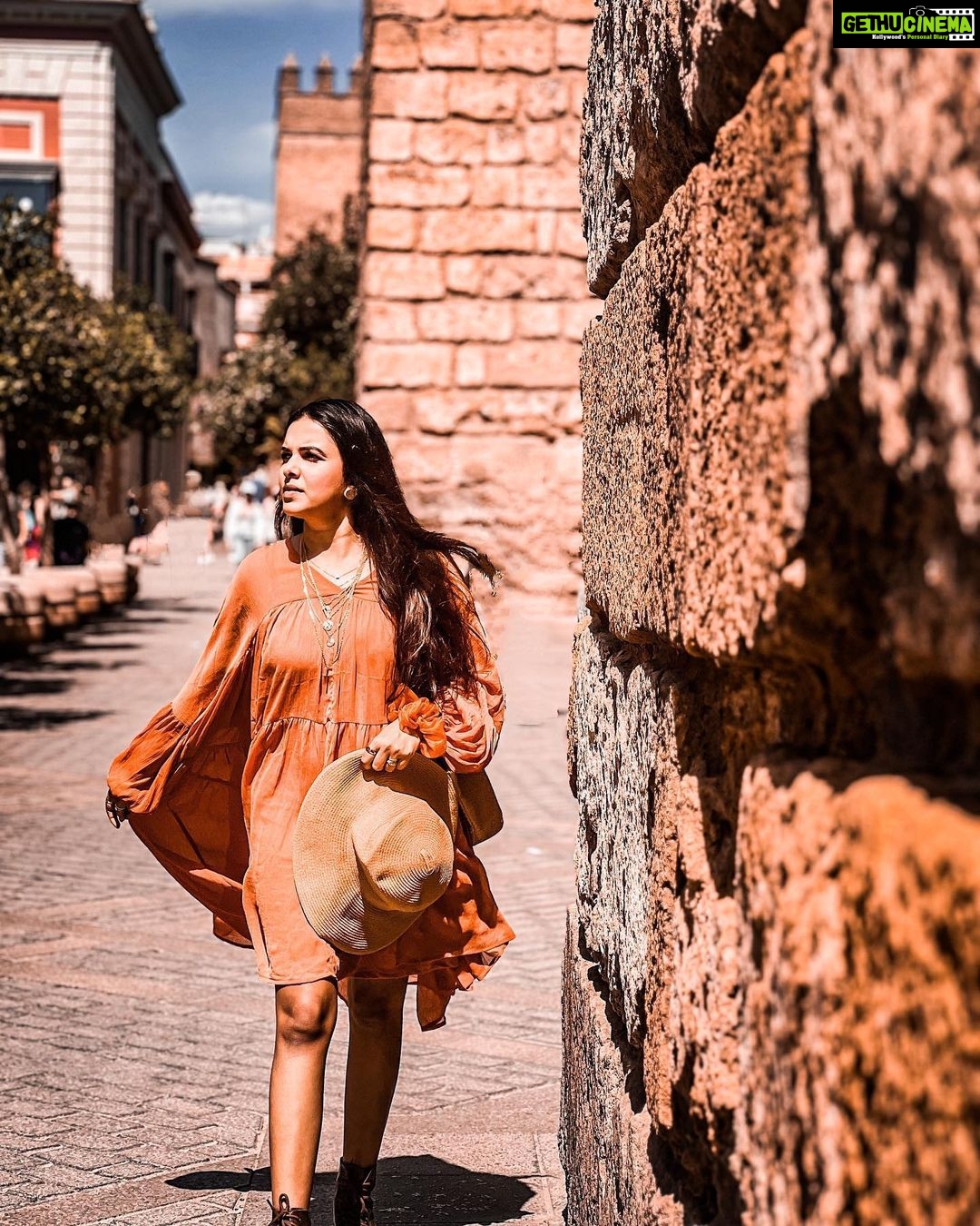 Mitali Mayekar Instagram - Rustic dreams.🧡 📸 @sidchandekar #wanderlust #espana #seville #explore #tinypanda #europetrip #bohochic #vacaymode #goodvibes Seville, Espana