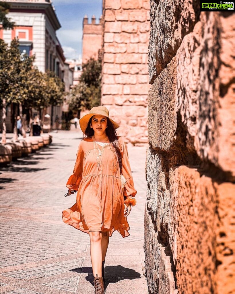 Mitali Mayekar Instagram - Rustic dreams.🧡 📸 @sidchandekar #wanderlust #espana #seville #explore #tinypanda #europetrip #bohochic #vacaymode #goodvibes Seville, Espana