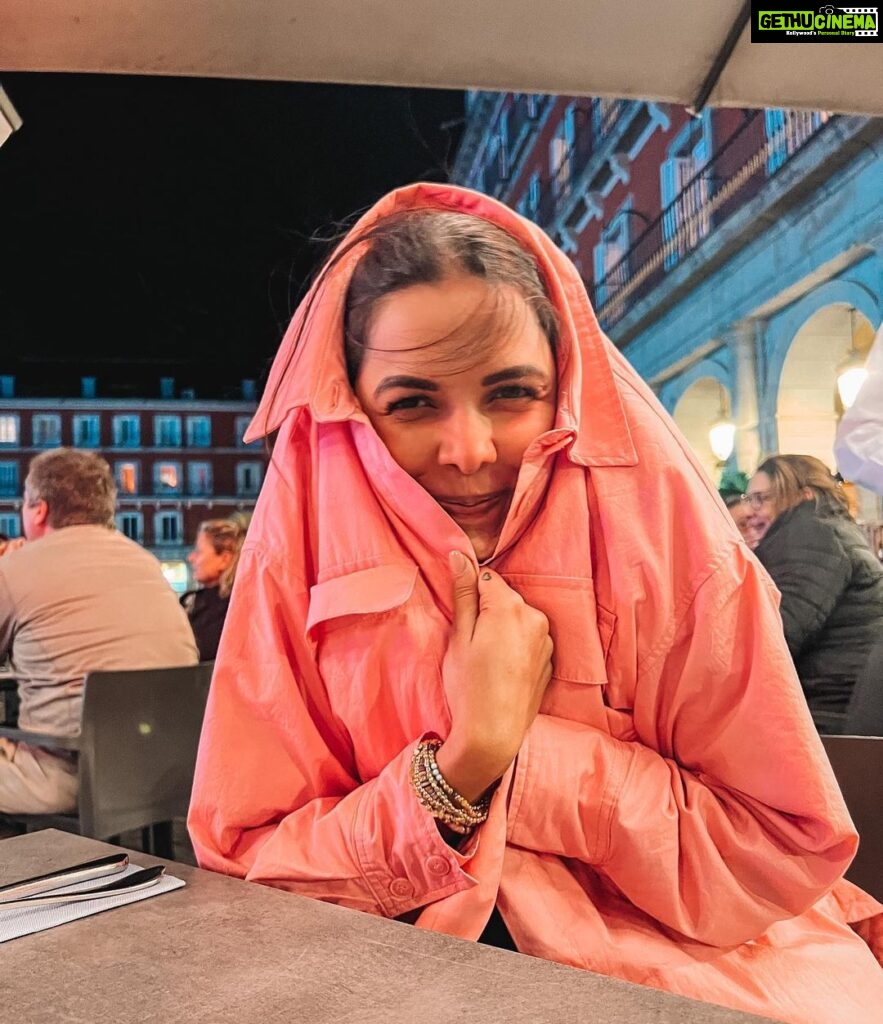 Mitali Mayekar Instagram - When you plan a trip to Spain for sunny & warm weather, But the country has another plan.🥶😭 📸 @sidchandekar #feltcutemightdeletelater Centro de Madrid, España