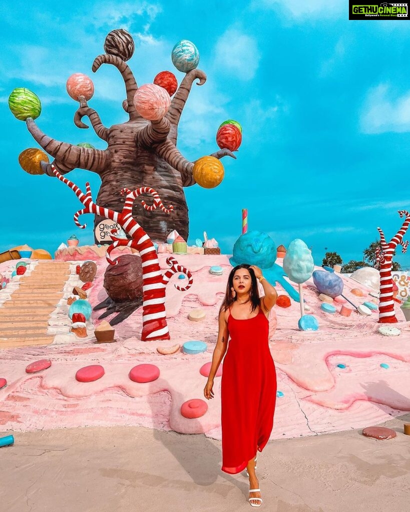 Mitali Mayekar Instagram - If only it was made of the real ice cream!😋🫶🏻 . . 📸 @kat.kristian ♥️ Styled by @shivanipatil_ 🌸 Outfit @aaprolabel @gateway.pr @goldcoastfilmsofficial #candyland #pattaya #pattayathailand #explore #goldcoastfilms #goldcoastfilmsofficial #thailand #travellersoul Great&Grand Sweet Destination