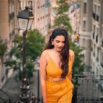 Mitali Mayekar Instagram - Bonne soirée, enchante!🌻🇫🇷 . . 📸 @sidchandekar Styled by- @shivanipatil_ Outfit- @miestetica.in #france #paris #dreamdestination #bonjour #tinypanda #travelbug #vacayvibes Montmartre