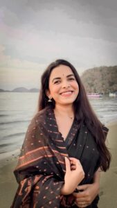 Mitali Mayekar Instagram - Gentle reminder: I haven’t and would never forget my roots, no matter what I wear. अभिमान आहे मला, मी मराठी असल्याचा आणि माझ्या मराठी संस्कृतीचा.🙏🏻 #मराठीमुलगी #marathimulagiforever #sareelove #hatersgonnahate Komodo Island