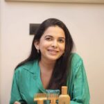 Mitali Mayekar Instagram - Dealing with dandruff can be a big hassle and since I love working out, maintaining a routine that gives me a dandruff-free scalp is important for me Luckily I have found the perfect solution with @indulekha_care Dandruff Treatment 💛 The Indulekha Svetakutaja Hair Oil is packed with Svetakutaja that clinically controls dandruff in just 2 weeks*. Isn’t that amazing? 💆‍♀️ Follow this routine with the Indulekha Dandruff Treatment Shampoo and see the results for yourself! Get your hands on it today and never worry about dandruff again ✨💛 #AD #IndulekhaSvetakutaja #AntiDandruff #IndulekhaHairOil #IndulekhaHairOil #IndulekhaPartner #indulekhahaircare #byebyedandruff *Basis clinical study conducted by an independent Clinical Research Organization in 2022