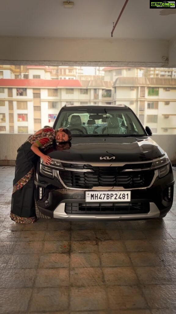 Mitali Mayekar Instagram - माझी लक्ष्मी आली.🧿❤️ #firstcar #diwaliislit