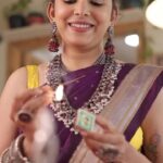 Mitali Mayekar Instagram - Add some sparkle to your celebrations, Silvogue style! Ganpati Bappa Morya! सिल्व्होग द्विगुणित करेल, तुमच्या उत्सवाची रंगत! गणपती बाप्पा मोरया! @silvoguebyranka Saree by @zartaricouture