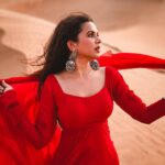 Mitali Mayekar Instagram - 🥀 . . 📸 @sidchandekar Styled by @shivanipatil_ #dubai #desert #desertsafari #klooktravel