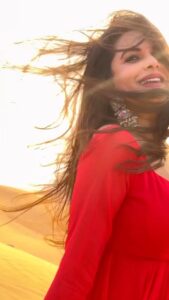 Mitali Mayekar Instagram - इश्क़ सूफ़ियाना.🥀
.
.
Amazingly shot by @sidchandekar
Styled by @shivanipatil_ 
#dubai #dubaitrip #desertsafari #desert #klooktravel