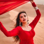 Mitali Mayekar Instagram - Desert flower.🌵 . . 📸 @sidchandekar Styled by @shivanipatil_ @klooktravel @klookindia #dubai #dubaitrip #klooktravel #desertsafari Dubai