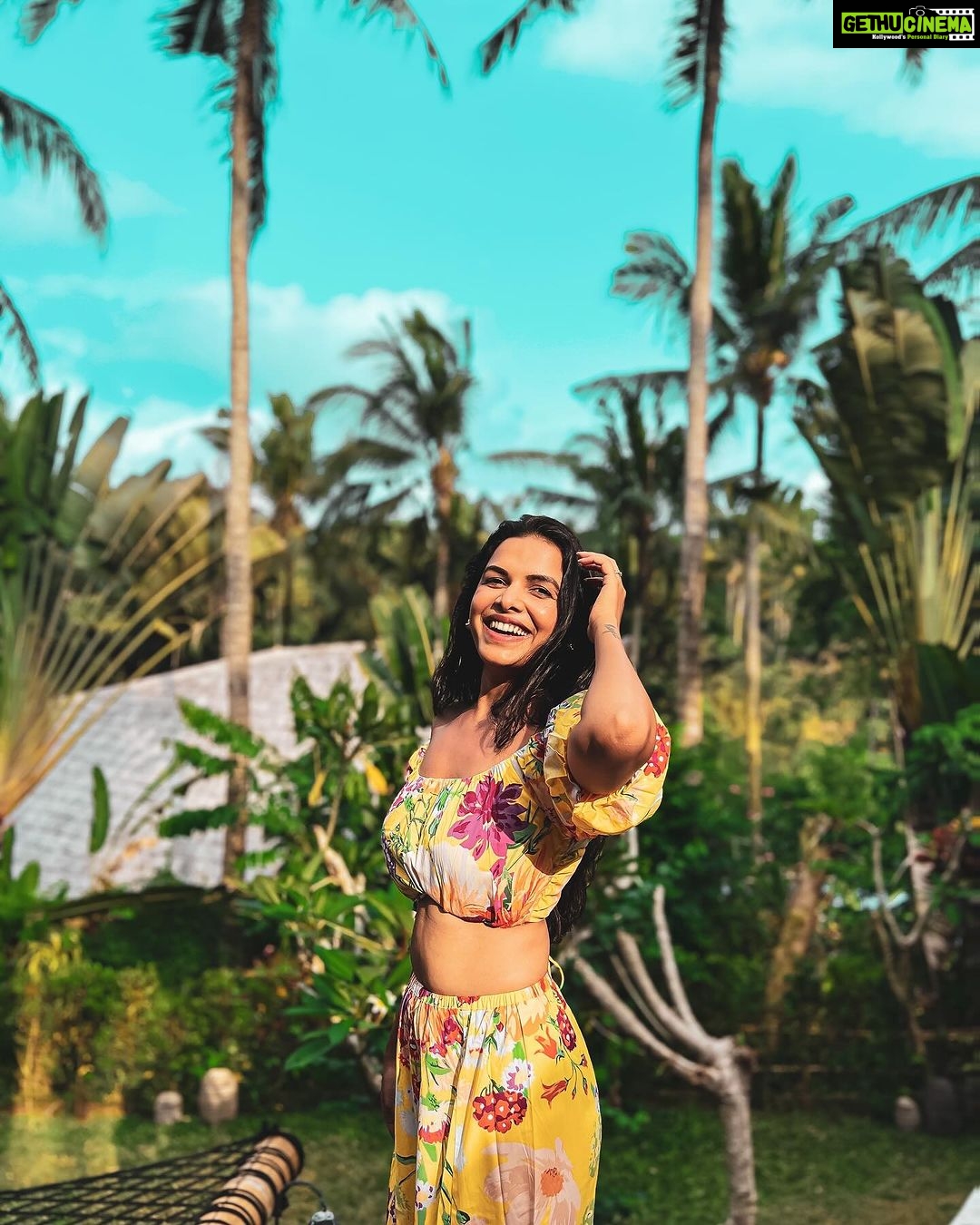 Mitali Mayekar Instagram - Flying in a dream, stars by the pocketful.🌸 @aurahousebali Aura House Bali
