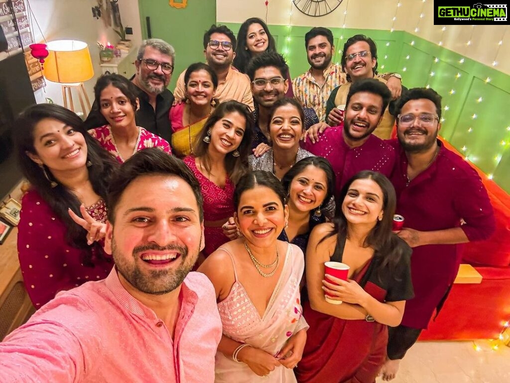 Mitali Mayekar Instagram - A sparkly night at Chandekars.✨🧿 All about some fun, some gup, some dance and lots of love. Happy Diwali to all of you.❤️🌸✨ #diwali23 #diwaliparty #diwaliparty2023 Mumbai, Maharashtra