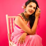 Mitali Mayekar Instagram - What jhumka?😉 . . 📸 @shrutisbagwe Saree- @suta_bombay Jewellery- @silvoguebyranka