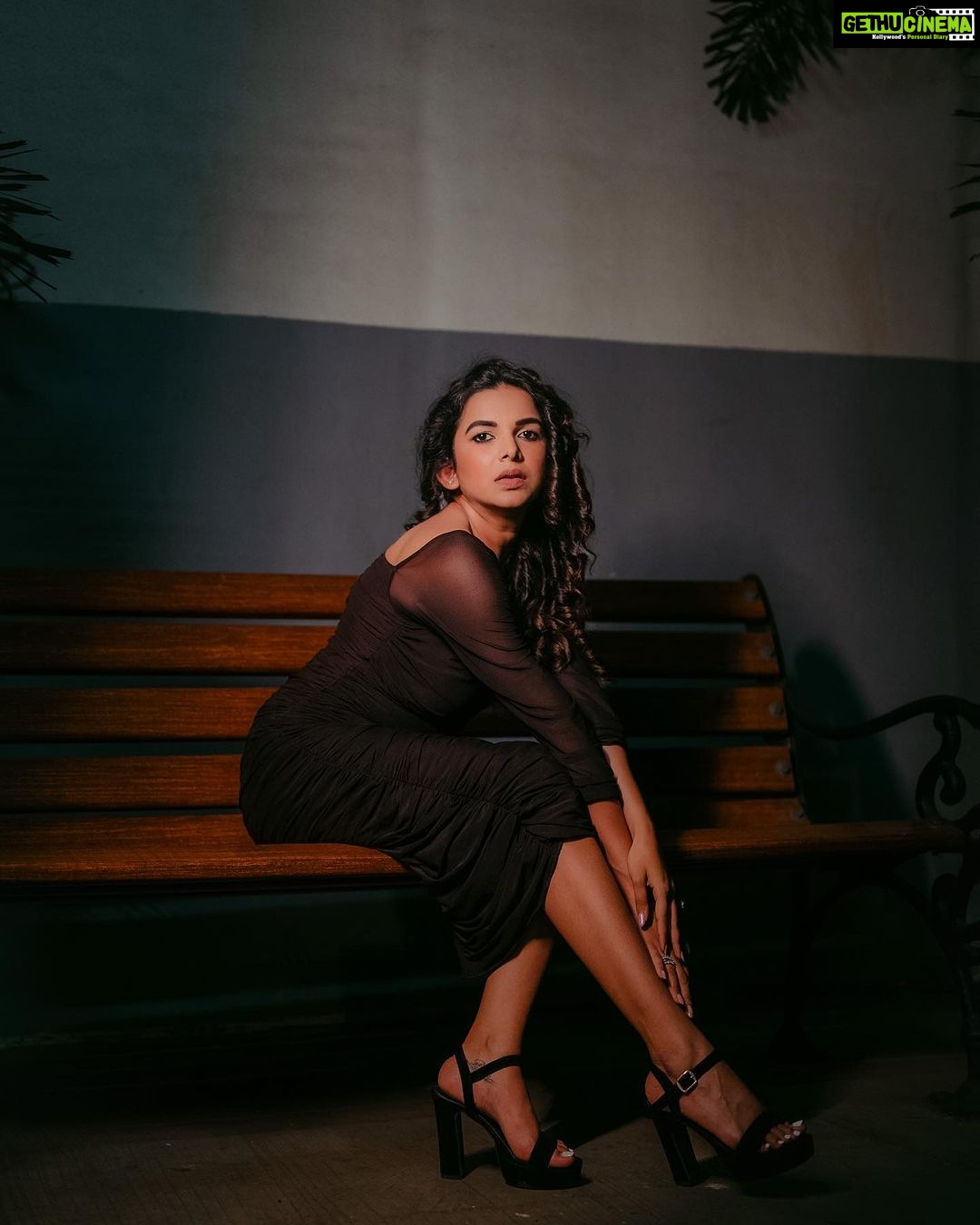 Mitali Mayekar Instagram - Mommy’s gettin hot!🫦 . . 📸 @gauravhingne Styled by @shivanipatil_ Outfit @kostume_county