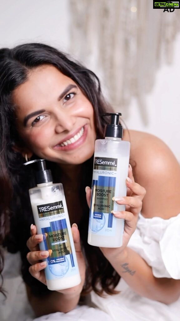 Mitali Mayekar Instagram - My go-to items to beat the dryness and maintain healthy hair! 💁🏻‍♀️ What could a girl ask for more? In this monsoons, the Tresemme Pro Pure Moisture Boost Range leaves me with a 3 day non-stop hydrated hair look. It is infused with Hyaluronic acid with no nasty formulation. It’s a game-changer. So why are you still waiting? Get yours right away by heading to the @tresemmeindia ‘s bio, click on the link and get yours today. #TresemmeProPure #hyaluronicacid #moistureboost #hydratedhair #bouncyhair #VibrantHair #nosulphates #noparabens #nodyes #nomineraloils #cleanbeauty #ad