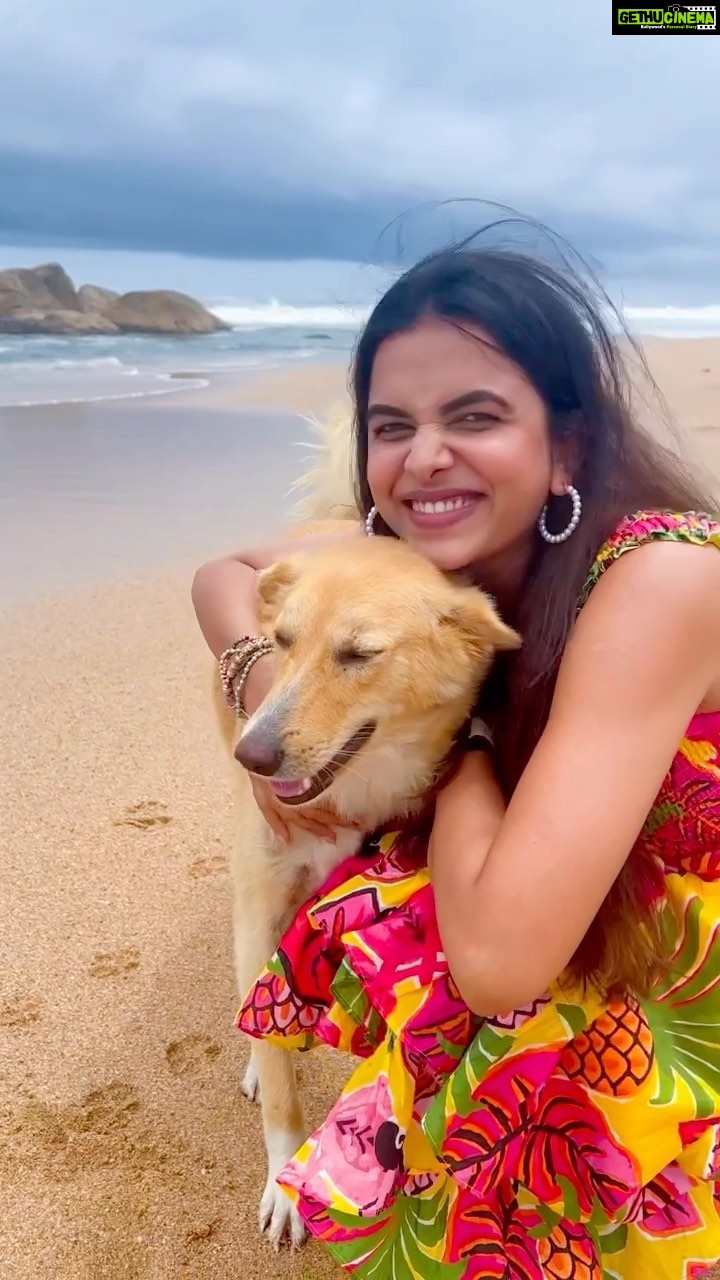 Mitali Mayekar Instagram - Hello old friend!๐ Hello new friend!๐ถ . . @destination_srilanka @goldcoastfilmsofficial #seeingisbelievingsl #visitsrilanka #flysrilankan #SriLankanAirlines #NamastefromSrilanka #destinationsrilanka Bentota Beach, Sri Lanka