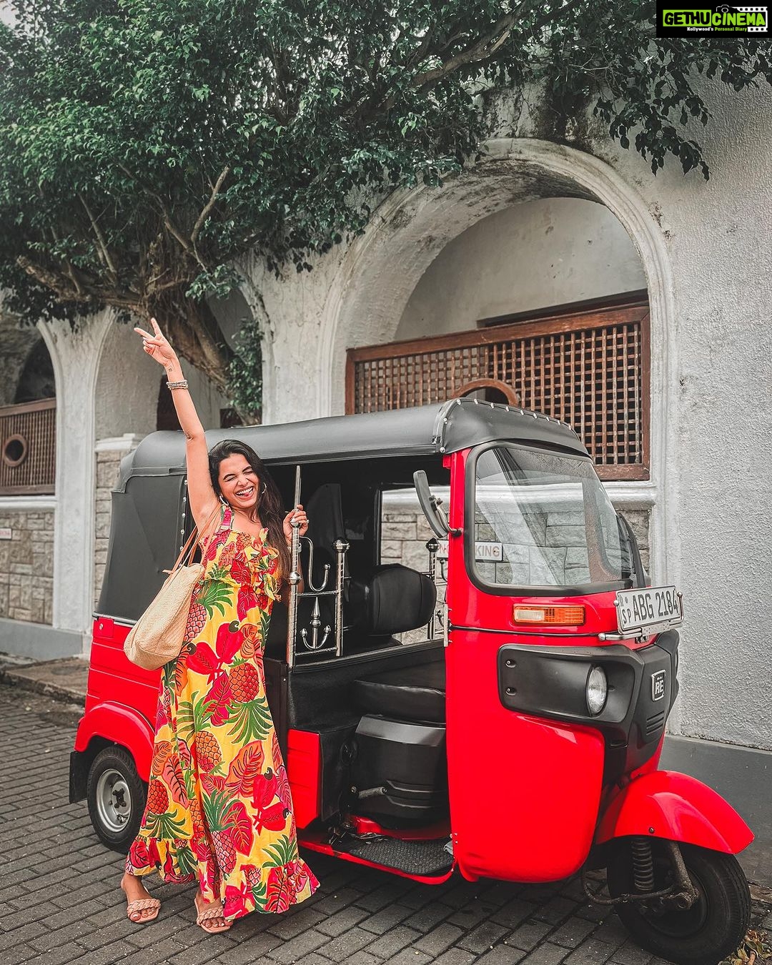 Mitali Mayekar Instagram - टेशन टेशन टेशन!!! #iykyk . . #namastefromsrilanka #srilankantourism #destinationsrilanka #goldcoastfilms @goldcoastfilmsofficial @destination_srilanka