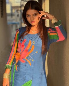 Mitali Nag Instagram - If minimalism is your style, try @radhikajindaldesigns this festive season!!

Outfit @radhikajindaldesigns 
Outfit PR @pooja.kalra37 

Mitaali Nag, fashion, Indian actress, collab, festive outfit, dusky, trending audio