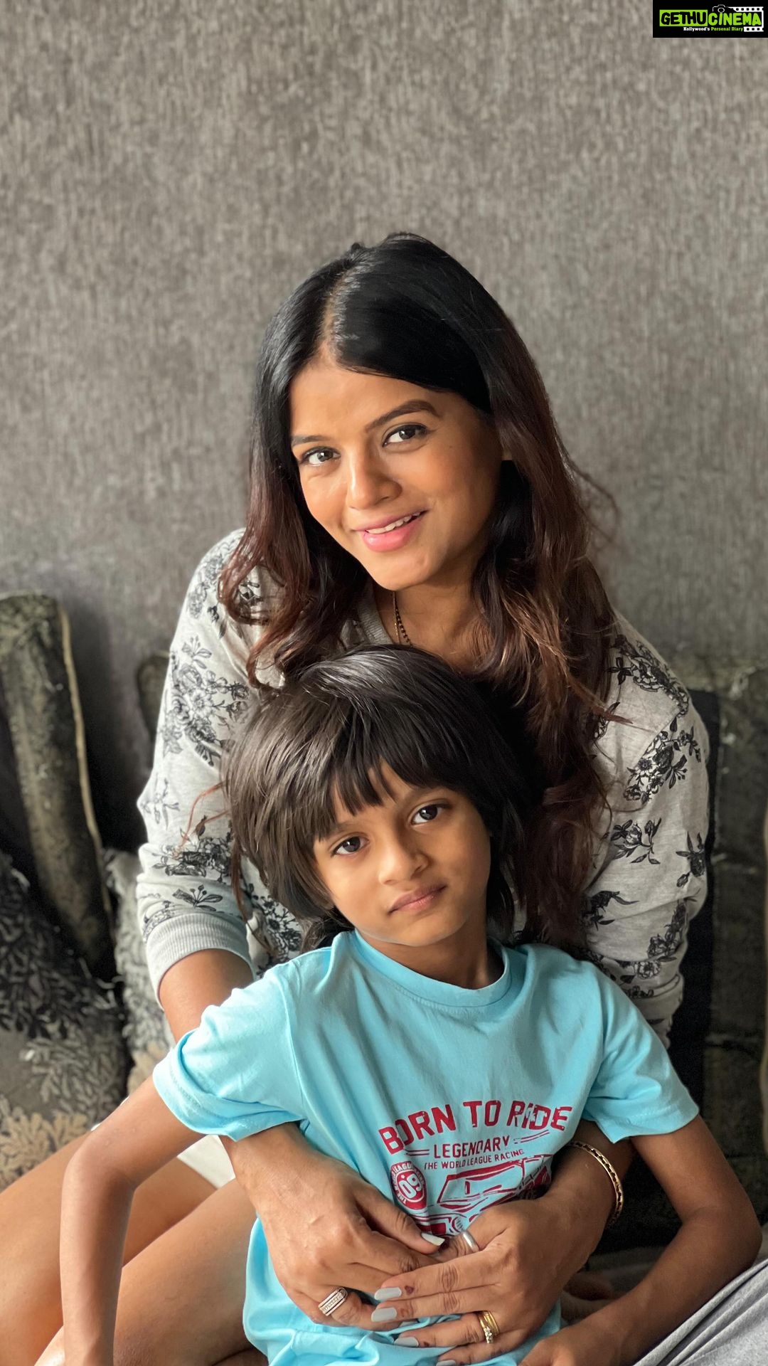 Mitali Nag Instagram - Who wanted to know HOW WAS MY DAY..?!? 😫😫😫 . . . #mitaalinag #contentideas #indianactress #funnyreels #motherson #afsarbitiya Mumbai, Maharashtra