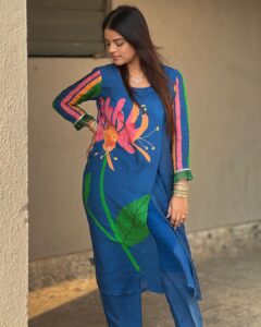 Mitali Nag Instagram - If minimalism is your style, try @radhikajindaldesigns this festive season!!

Outfit @radhikajindaldesigns 
Outfit PR @pooja.kalra37 

Mitaali Nag, fashion, Indian actress, collab, festive outfit, dusky, trending audio