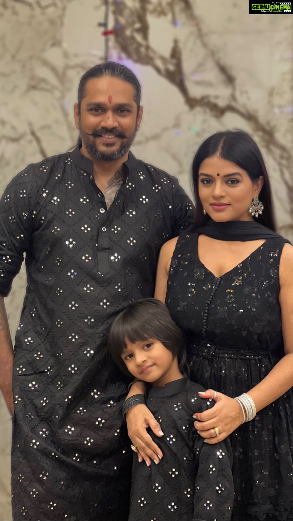Mitali Nag Instagram - This DIWALI I broke a rule… I did something my mother or my maami or even my sister in law would not approve of. But my family gave me company… we wore BLACK on an auspicious day like LAKSHMI PUJA! . . . My outfit @sochstories Outfit PR @ebonyandivory.official Earrings @adwitiyacollection Jewellery PR @rimadidthat @mediatribein Sankalpp’s Kurta @amazonfashionin Rudransh’s Kurta @myntra #mitaalinag #hapoydiwali #diwali #indianfestival #contentcreator #indianactress #dusky #family #thuthuthu #black #trendingaudio Mumbai, Maharashtra