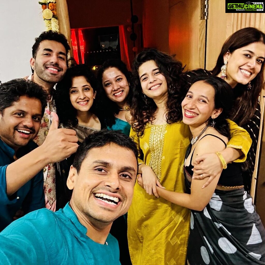 Mithila Palkar Instagram - I’m so grateful to have all these people in my life! I truly, truly lucked out with this chosen family of mine! These twinkling stars made the first Diwali in my home the brightest!✨ @sarangsathaye mentioned that it would only be apt for me to host a musical evening to celebrate my special first. I promptly lapped the idea up and put together a room of people who ended up making this evening purely magical. Most aren’t in the photos, some I even forgot to click a photo with but I will be revelling in the memory of this night and the gratitude I felt because of it, for a long, long time. Hope you all had a blessed, peaceful Diwali! 🪔✨