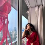 Mithila Palkar Instagram – पहिली दिवाळी 🏠✨

Happy Diwali, everyone! Here’s wishing you the brightest and loveliest year! Be safe ♥️

Saree @sawenchi 
Jewellery @houseofaadyaa