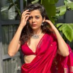 Mithila Palkar Instagram – पहिली दिवाळी 🏠✨

Happy Diwali, everyone! Here’s wishing you the brightest and loveliest year! Be safe ♥️

Saree @sawenchi 
Jewellery @houseofaadyaa