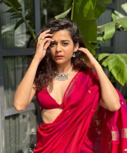 Mithila Palkar Instagram - पहिली दिवाळी 🏠✨

Happy Diwali, everyone! Here’s wishing you the brightest and loveliest year! Be safe ♥️

Saree @sawenchi 
Jewellery @houseofaadyaa